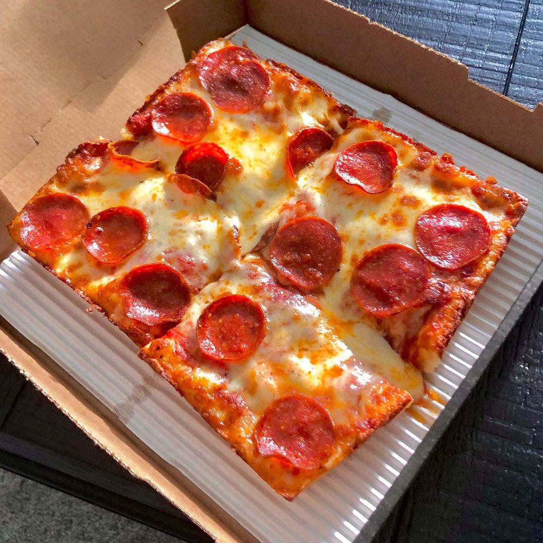 jet's pepperoni pizza